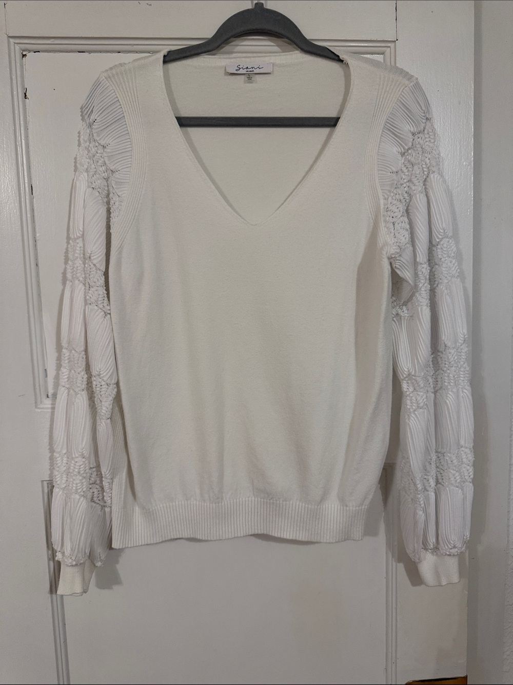Sioni Ivory V-Neck Sweater with Textured Balloon Sleeves
